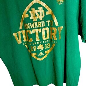 Notre Dame On to Victory Football T Shirt Nice 2012 adidas Green Gold size XL